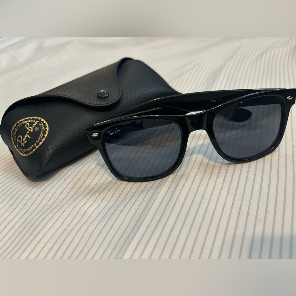 Black Ray-Ban 958 sunglasses. With case.